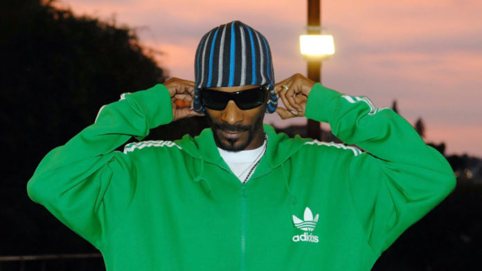 snoop-dogg-partners-with-virtual-blockchain-world-sandbox-rapper-will-recreate-his-mansion-and-drop-nfts.jpg